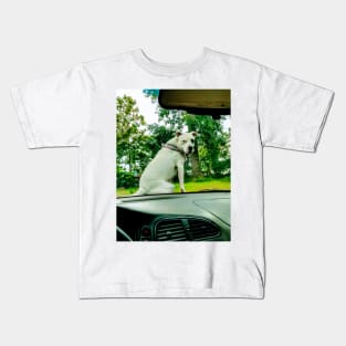 Lilly on car Kids T-Shirt